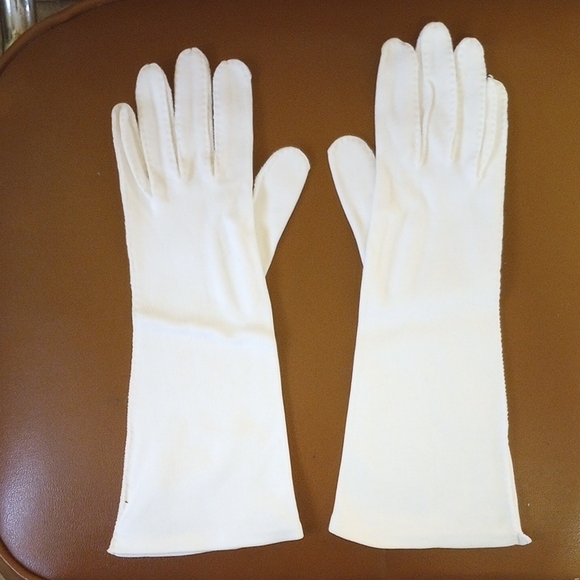 Accessories - Vintage Classic Formal Neutral White Double Woven Cotton Gloves.  Size 7.5